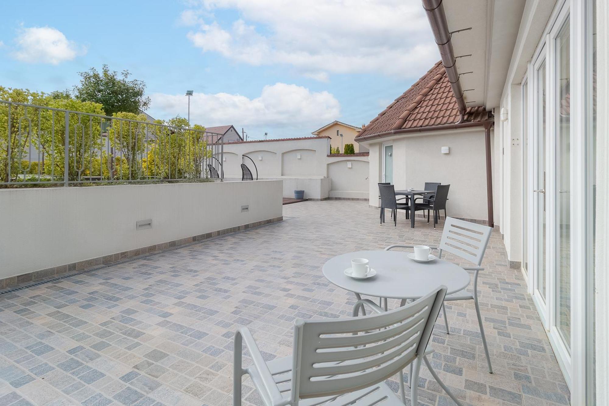 Dozsa Residence Oradea Eksteriør bilde